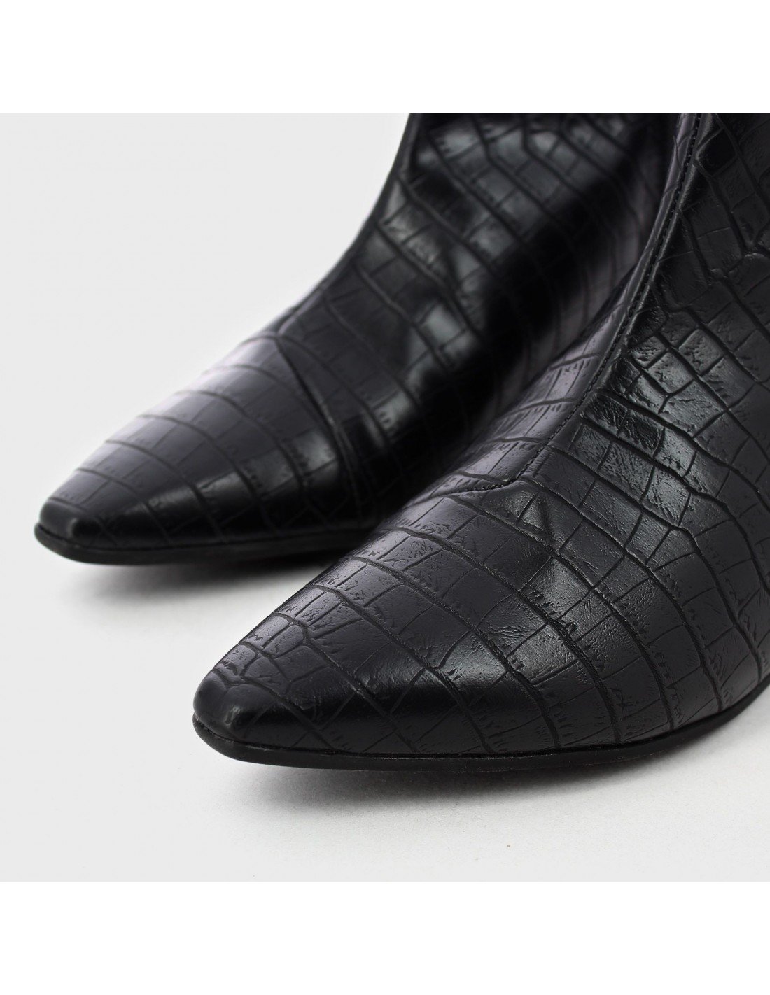 Botines para mujer marca Piccadilly, Color Negro.